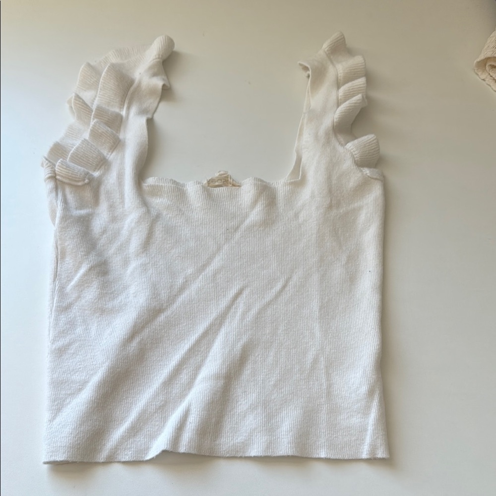 Season White Ruffle Sleeveless Tank top